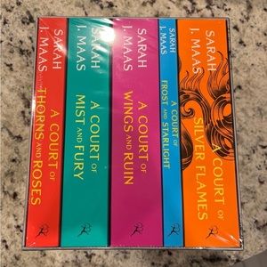 A Court of Thorns & Roses Paperback Box Set SEALED IN PLASTIC